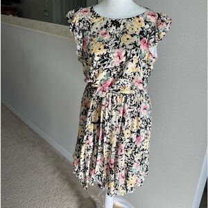 Ralph Lauren: Women Floral two tier dress with double tier flutter sleeves. Sz M